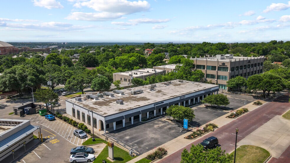 More Photos Of 3615-3625 Camp Bowie Blvd, Fort Worth Office For Lease