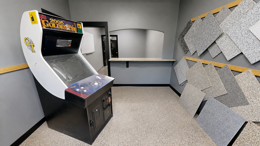 More Photos Of 2605 W Storage Parkway Rd, Rogers Flex For Lease