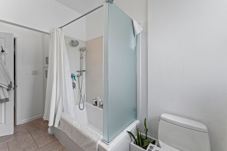 More Photos Of 74 Pearl St, Oakland Apartments For Sale