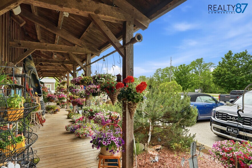 More Photos Of 495 Miller Rd, Hiawatha Specialty For Sale