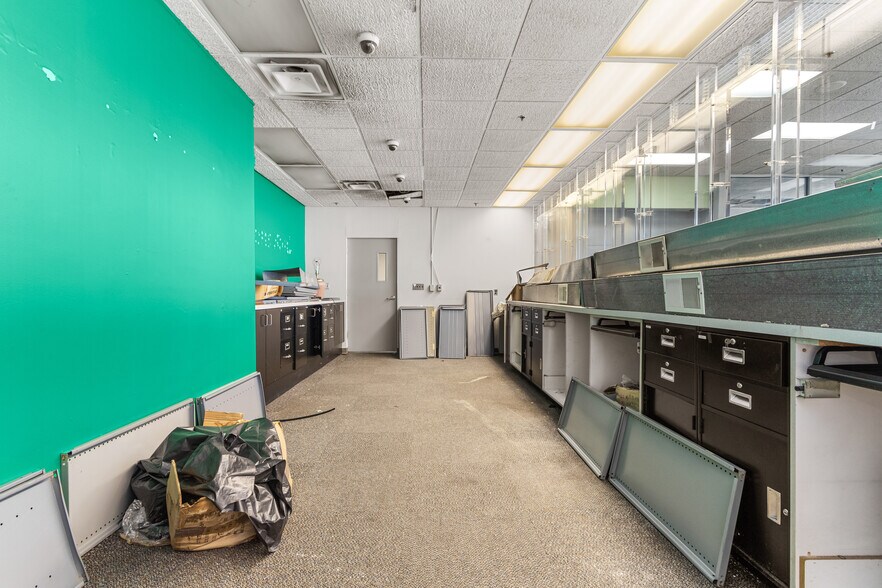 More Photos Of 20800 Greenfield Rd, Oak Park Medical For Sale