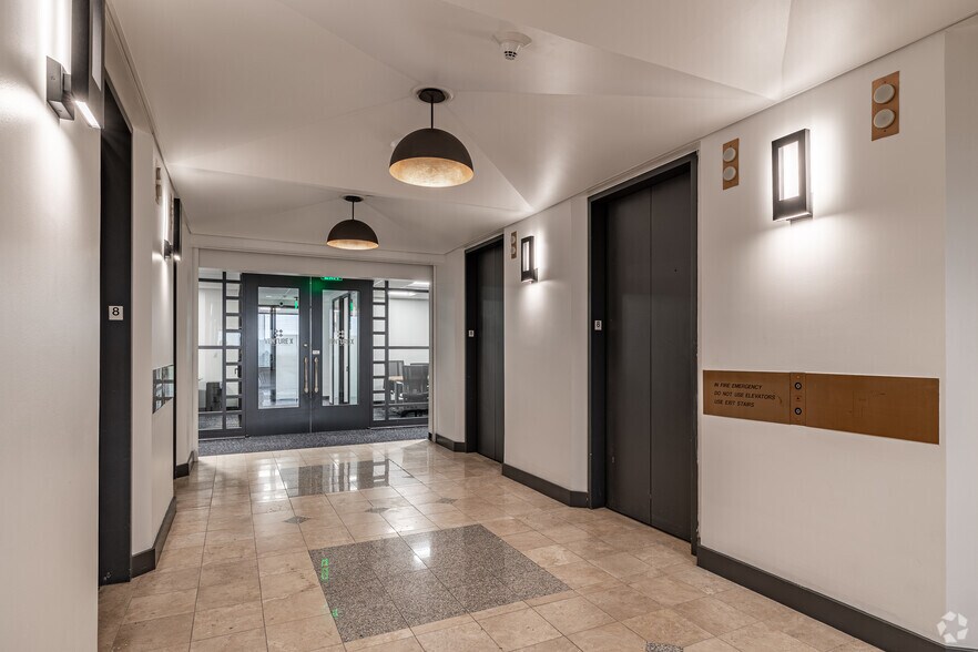 More Photos Of 7550 W Interstate 10, San Antonio Office For Lease