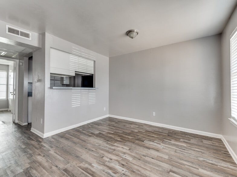 More Photos Of 2718 Sherman St, Grand Prairie Apartments For Sale