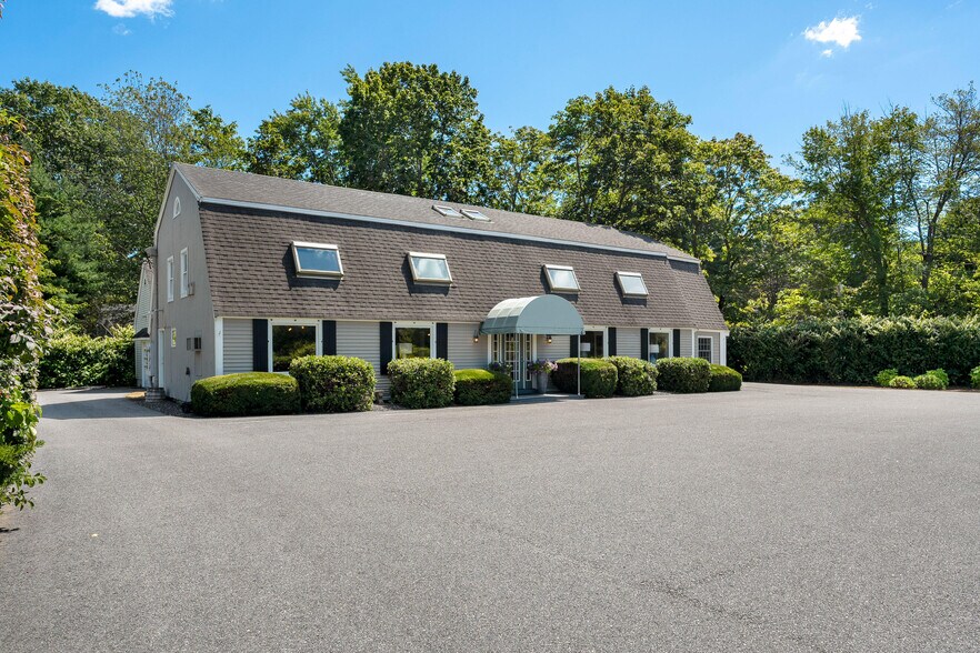 More Photos Of 2049 Post Rd, Wells Storefront Retail Office For Lease