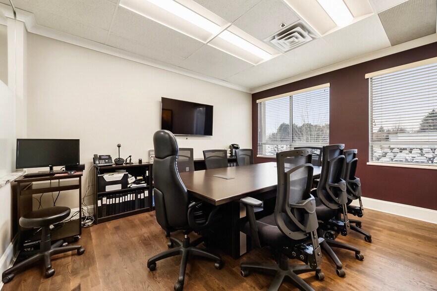 More Photos Of 6351 197th St, Langley Office For Sale