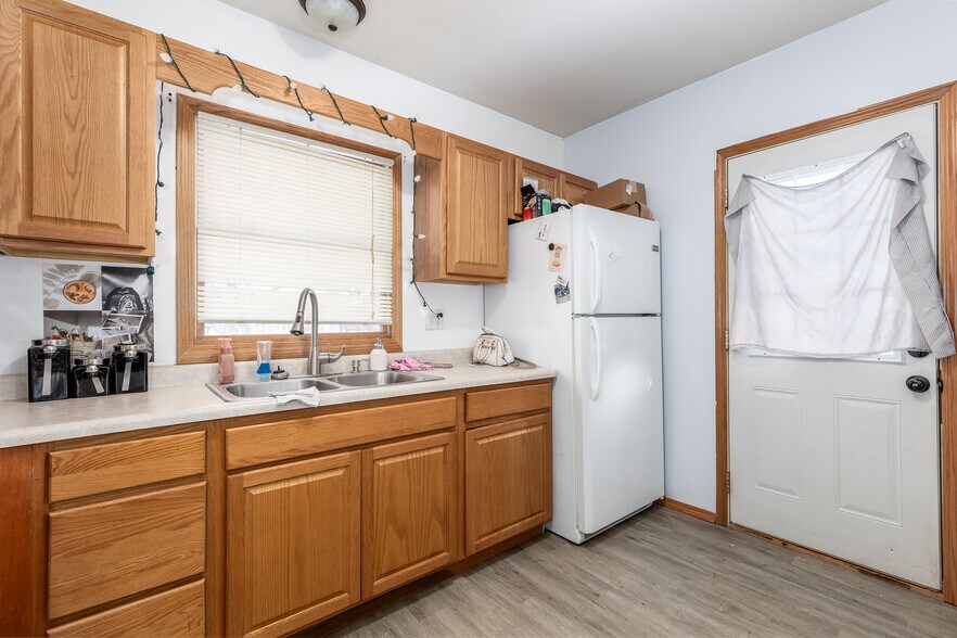 More Photos Of 415 N Sycamore St, Somonauk Apartments For Sale
