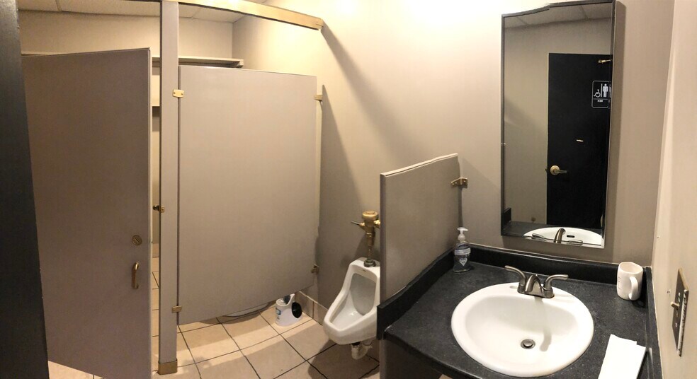 More Photos Of 686 Peachtree Industrial Blvd, Suwanee Unknown For Lease