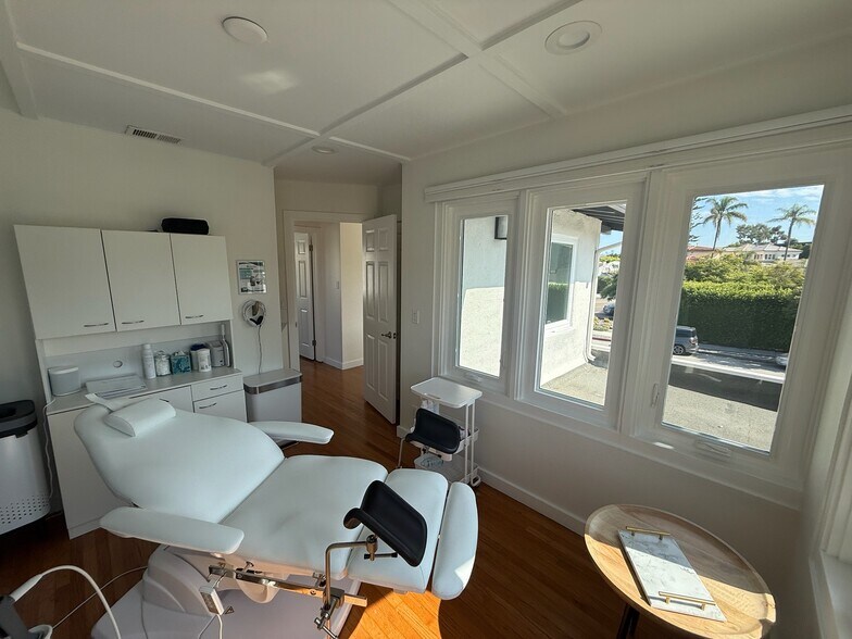 More Photos Of 7880 Exchange Pl, La Jolla Freestanding For Lease