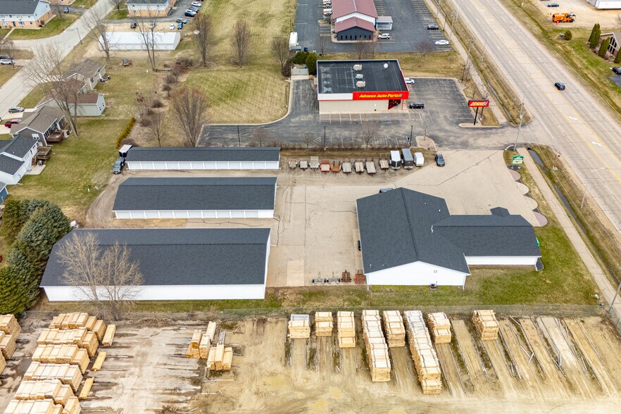 Primary Photo Of 1375 N Shawano St, New London Flex For Sale