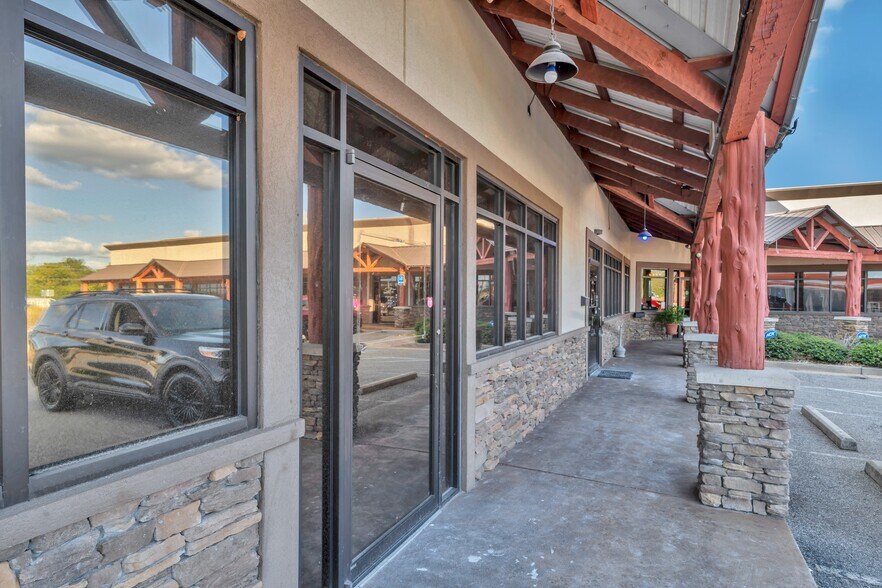 More Photos Of 1281 S Houston Lake Rd, Warner Robins General Retail For Sale