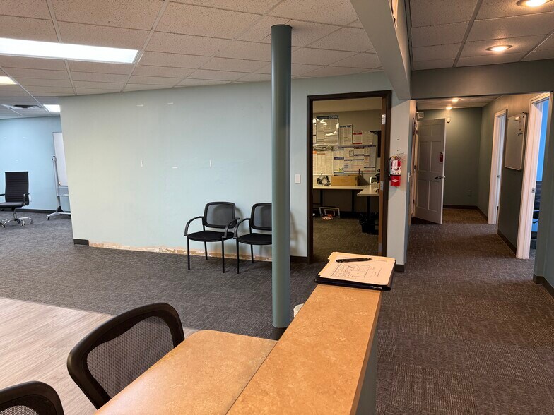 More Photos Of 8285 S Saginaw St, Grand Blanc Office For Lease