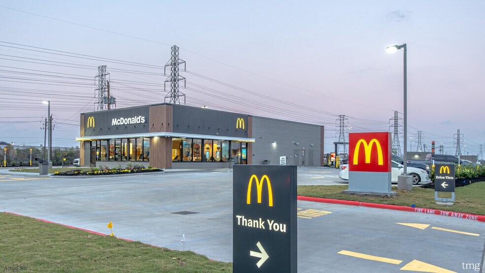 More Photos Of 10515 Pearland Pky, Houston Freestanding For Sale