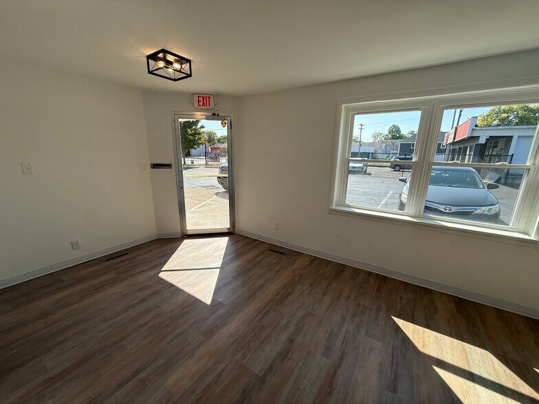 More Photos Of 522 W 8th St, Anderson Office For Lease