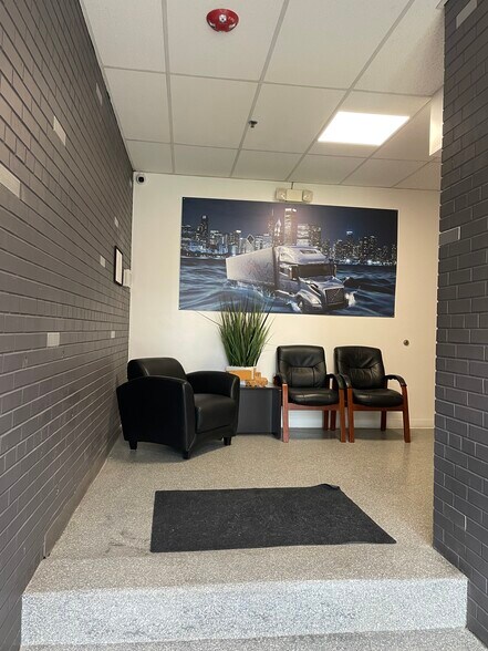 More Photos Of 2625 Gardner Rd, Broadview Warehouse For Lease