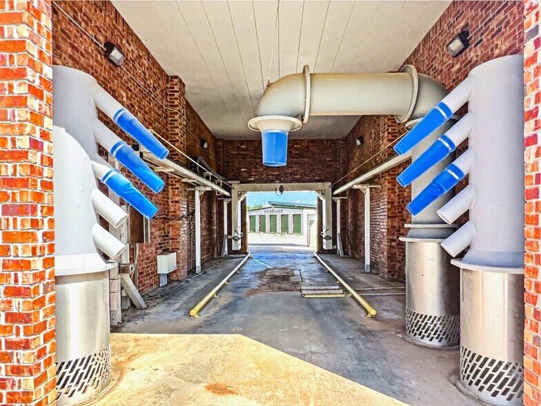 More Photos Of 509 1st St, Granite Carwash For Sale