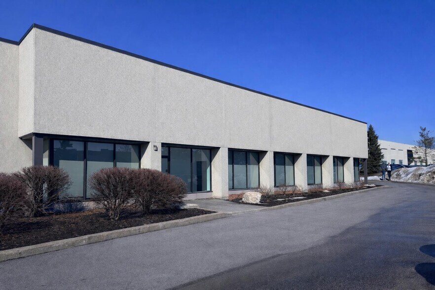 More Photos Of 525 Rowntree Dairy Rd, Vaughan Warehouse For Lease