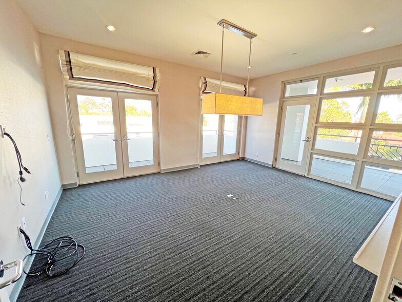 More Photos Of 136 W Canon Perdido St, Santa Barbara Office For Lease