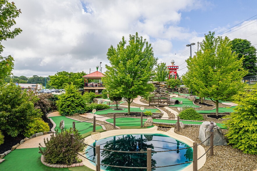 More Photos Of 1548-1554 N Center Ave, Somerset Land For Lease