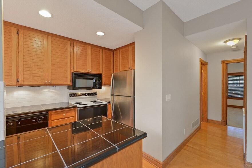 More Photos Of 197 Kent St, Saint Paul Multifamily For Sale