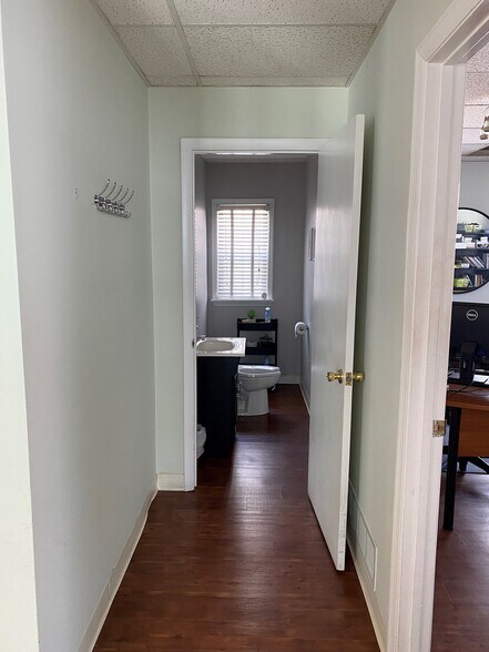 More Photos Of 8505 Delmar Blvd, University City Office For Lease