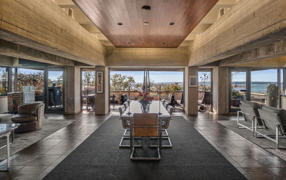 More Photos Of 916 Bay St, Beaufort Office For Sale