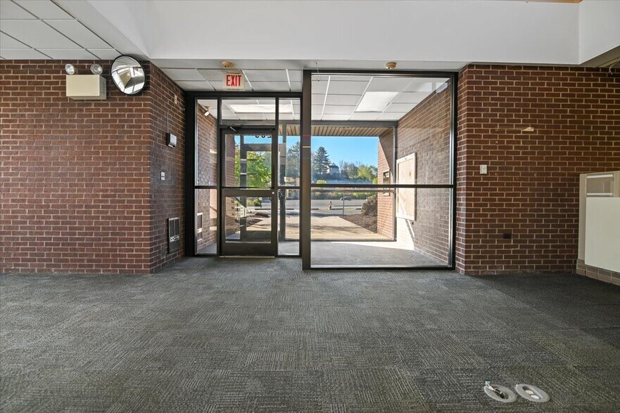 More Photos Of 209 Skyline Dr, East Stroudsburg Freestanding For Lease