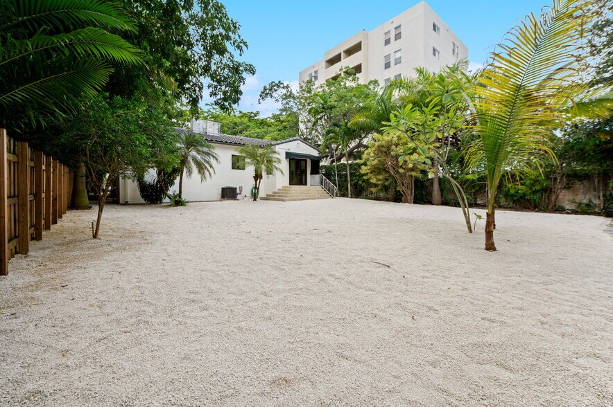 More Photos Of 5981 NE 6th Ave, Miami Office For Sale