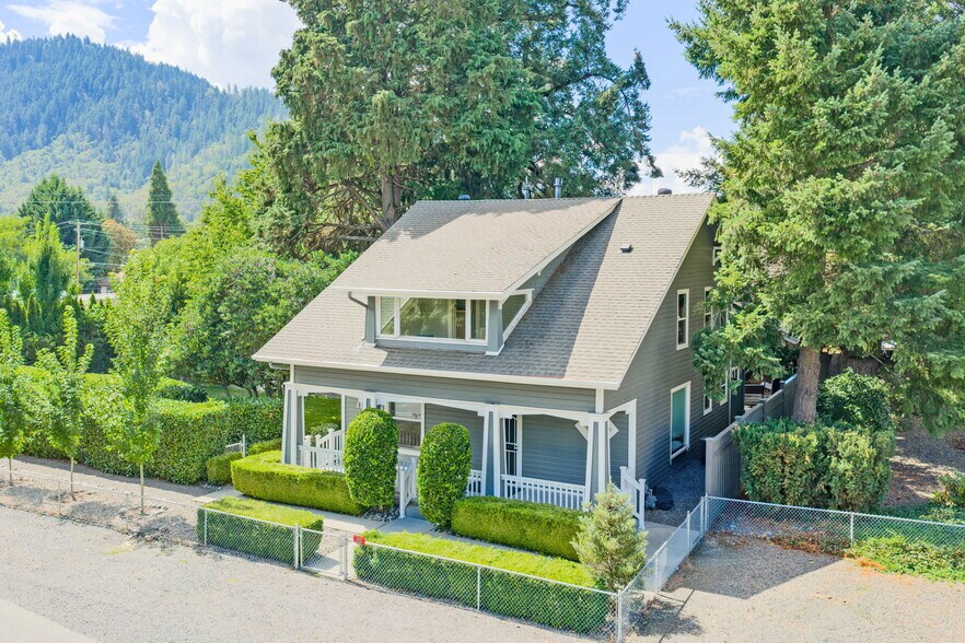 More Photos Of 111 Cedar St, Rogue River Office Residential For Sale