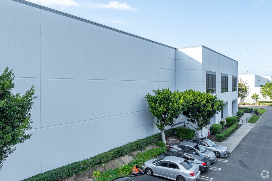 More Photos Of 6311 Knott Ave, Buena Park Warehouse For Lease