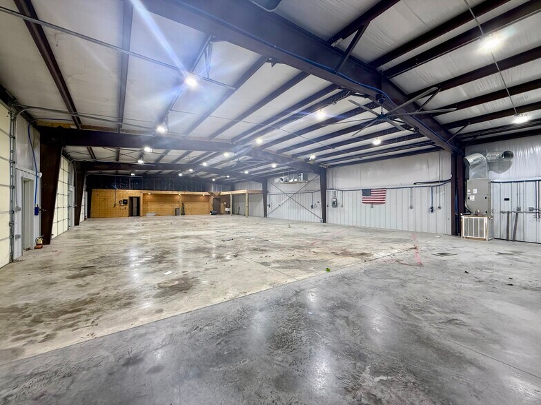 More Photos Of 60 County Road 9501 N, Brookland Warehouse For Lease
