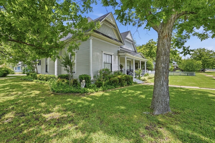 More Photos Of 202 E Main St, Celina Flex For Sale