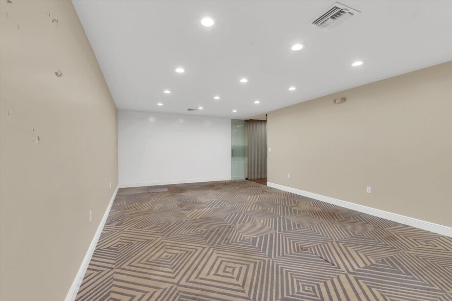 More Photos Of 224 NE 32nd Ct, Oakland Park Warehouse For Sale