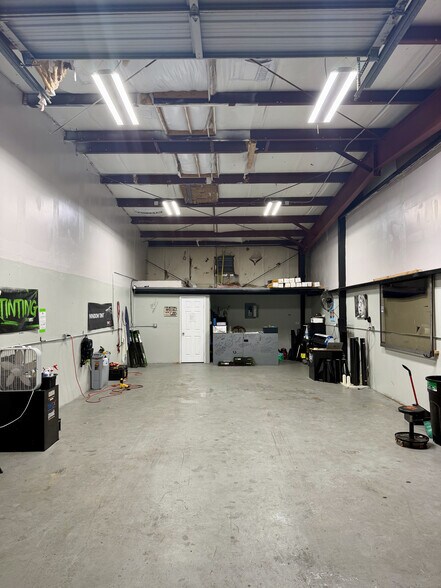 More Photos Of 408-412 Farmers Market Rd, Fort Pierce Warehouse For Lease