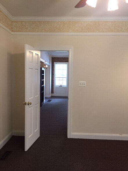 More Photos Of 56 Main St, Southampton Office For Lease