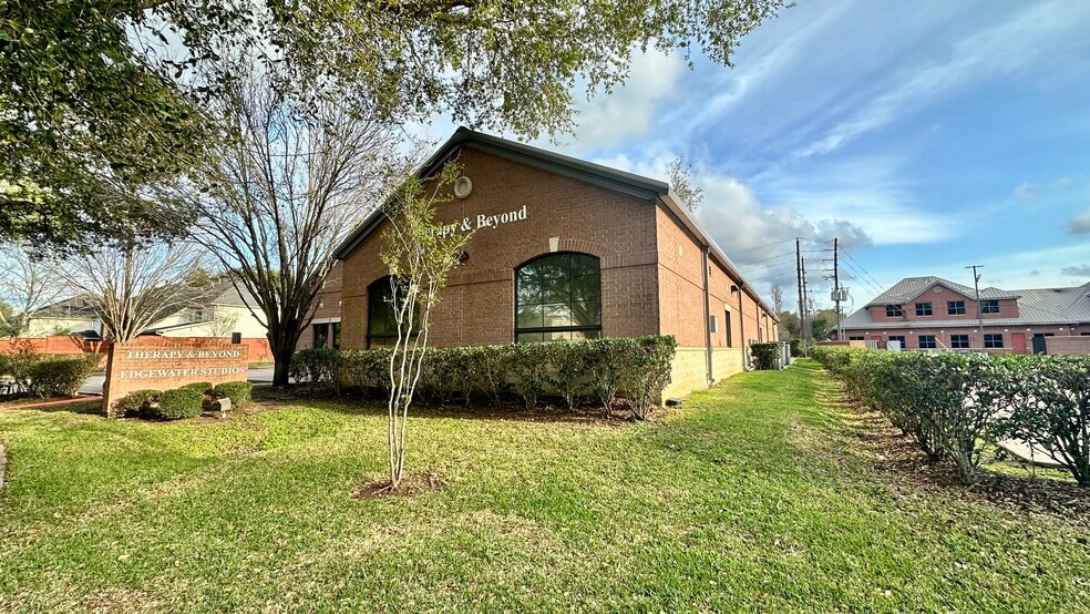 More Photos Of 3030 Edgewater Blvd, Sugar Land Medical For Sale