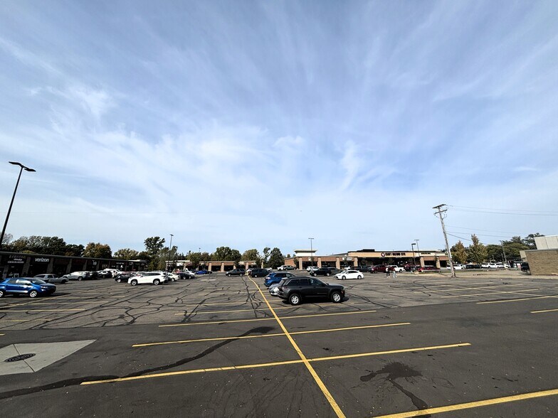 More Photos Of 27841-27909 Orchard Lake Rd, Farmington Hills Unknown For Lease