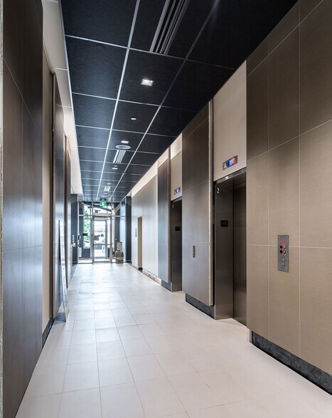 More Photos Of 9001 Boul De L'acadie, Montréal Office For Lease