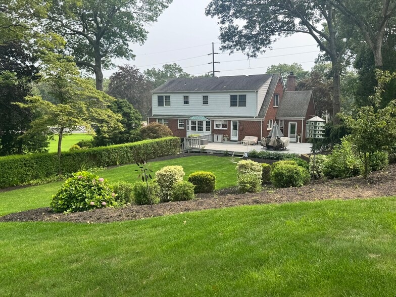 More Photos Of 77 Jamaica Ave, Holtsville Specialty For Sale