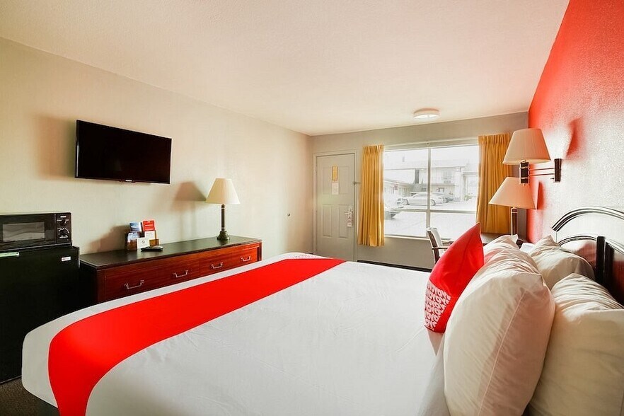 More Photos Of 4012 N State Line Ave, Texarkana Hotel For Sale