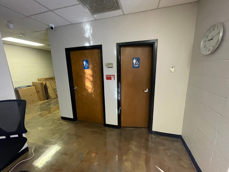 More Photos Of 1955 Dove St, Macon-Bibb Self Storage For Lease