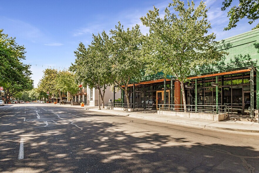 More Photos Of 229 Broadway St, Chico Bar For Lease