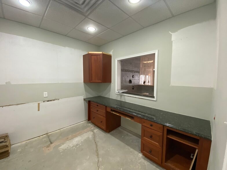 More Photos Of 9208 Venture Ct, Manassas Park Warehouse For Lease