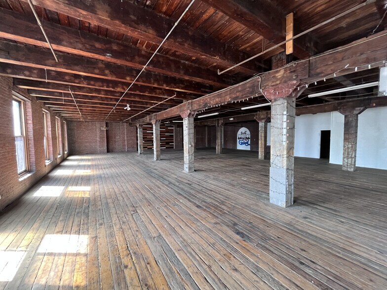 More Photos Of 1420 W 13th Ter, Kansas City Warehouse For Lease