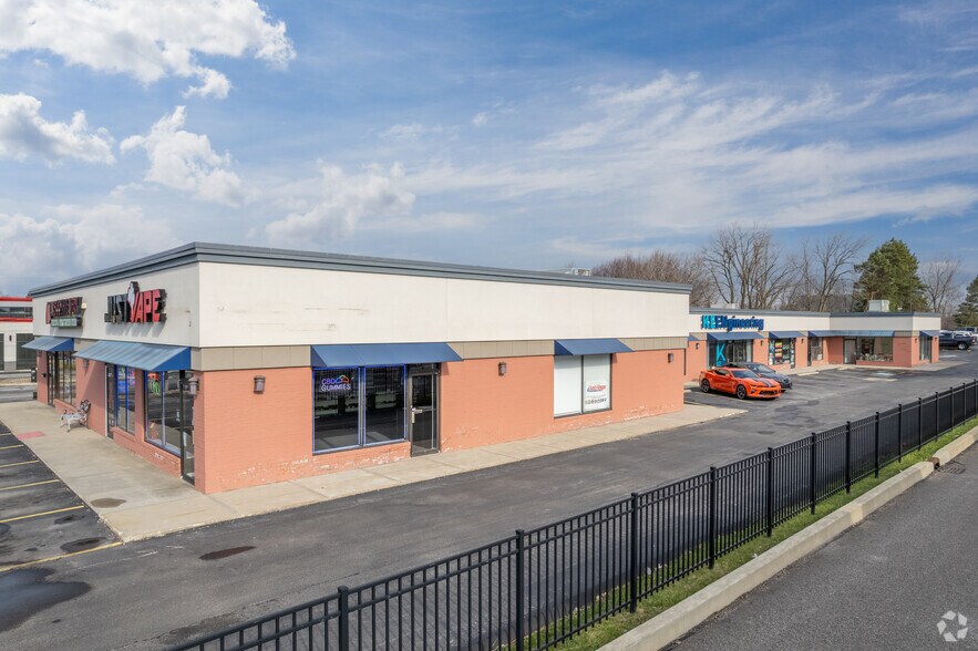 More Photos Of 1120-1144 W Pleasant Valley Rd, Parma Storefront Retail Office For Lease