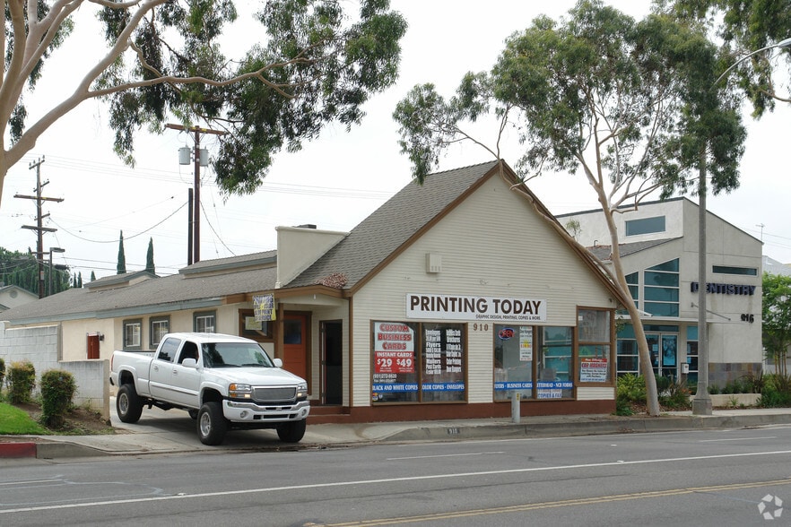 More Photos Of 910 W 6th St, Corona Storefront For Lease
