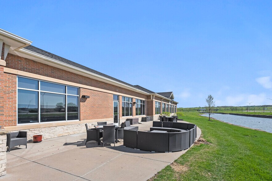 More Photos Of 5015 NW Canal St, Riverside Office For Lease