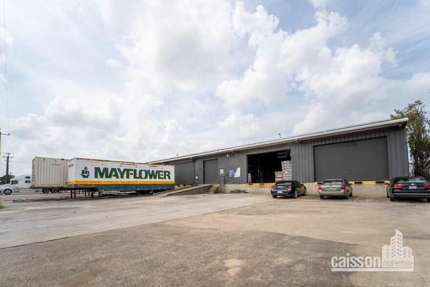 More Photos Of 2250 Chipley Cir, San Antonio Warehouse For Lease