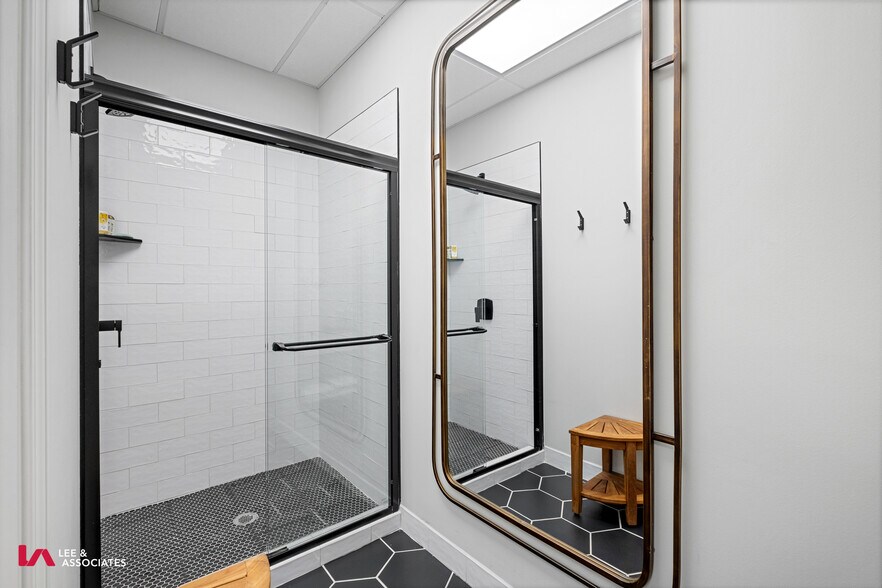 More Photos Of 2800 Colonnades Ct, Peachtree Corners Light Distribution For Sale