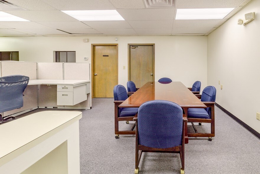 More Photos Of 5018 Spring Park Rd, Jacksonville Office For Lease