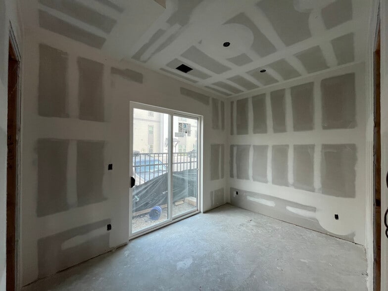 More Photos Of 5821 Winsome Ln, Houston Apartments For Sale